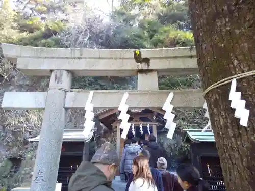 銭洗弁財天宇賀福神社の末社・摂社