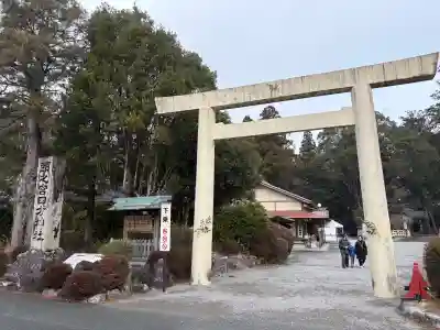 頭之宮四方神社の{uncategorized: "未分類", other: "その他", undefined: "問題あり", building: "その他建物", grave: "お墓", sacred_gate: "鳥居", guardian: "狛犬", statue: "像", buddha: "仏像", history: "歴史", nature: "自然", garden: "庭園", animal: "動物", pagoda: "塔", temizu: "手水舎", mountain_gate: "山門・神門", sanctuary: "本殿・本堂", subordinate: "末社・摂社", art: "芸術", scenery: "景色", jizo: "地蔵", ema: "絵馬", goshuin: "御朱印", omikuji: "おみくじ", items: "授与品その他", amulet: "お守り", goshuincho: "御朱印帳", eats: "食事", festival: "お祭り", votive_dance: "神楽", shichigosan: "七五三参", wedding: "結婚式", experience: "体験その他", initially: "初詣", around: "周辺", anti_infection: "感染症対策"}