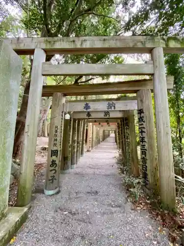 茜社の鳥居