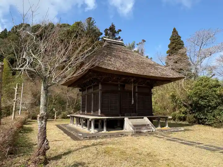 鳳来寺観音堂の{uncategorized: "未分類", other: "その他", undefined: "問題あり", building: "その他建物", grave: "お墓", sacred_gate: "鳥居", guardian: "狛犬", statue: "像", buddha: "仏像", history: "歴史", nature: "自然", garden: "庭園", animal: "動物", pagoda: "塔", temizu: "手水舎", mountain_gate: "山門・神門", sanctuary: "本殿・本堂", subordinate: "末社・摂社", art: "芸術", scenery: "景色", jizo: "地蔵", ema: "絵馬", goshuin: "御朱印", omikuji: "おみくじ", items: "授与品その他", amulet: "お守り", goshuincho: "御朱印帳", eats: "食事", festival: "お祭り", votive_dance: "神楽", shichigosan: "七五三参", wedding: "結婚式", experience: "体験その他", initially: "初詣", around: "周辺", anti_infection: "感染症対策"}