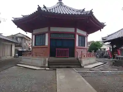 新光寺の本殿・本堂