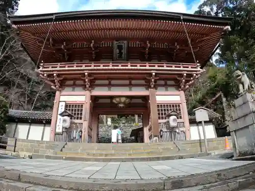 鞍馬寺の山門