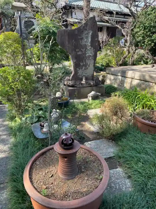 海蔵院の{uncategorized: "未分類", other: "その他", undefined: "問題あり", building: "その他建物", grave: "お墓", sacred_gate: "鳥居", guardian: "狛犬", statue: "像", buddha: "仏像", history: "歴史", nature: "自然", garden: "庭園", animal: "動物", pagoda: "塔", temizu: "手水舎", mountain_gate: "山門・神門", sanctuary: "本殿・本堂", subordinate: "末社・摂社", art: "芸術", scenery: "景色", jizo: "地蔵", ema: "絵馬", goshuin: "御朱印", omikuji: "おみくじ", items: "授与品その他", amulet: "お守り", goshuincho: "御朱印帳", eats: "食事", festival: "お祭り", votive_dance: "神楽", shichigosan: "七五三参", wedding: "結婚式", experience: "体験その他", initially: "初詣", around: "周辺", anti_infection: "感染症対策"}