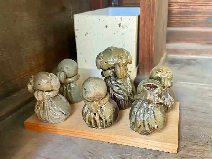 南葛八十八ヶ所霊場第七十番札所の{uncategorized: "未分類", other: "その他", undefined: "問題あり", building: "その他建物", grave: "お墓", sacred_gate: "鳥居", guardian: "狛犬", statue: "像", buddha: "仏像", history: "歴史", nature: "自然", garden: "庭園", animal: "動物", pagoda: "塔", temizu: "手水舎", mountain_gate: "山門・神門", sanctuary: "本殿・本堂", subordinate: "末社・摂社", art: "芸術", scenery: "景色", jizo: "地蔵", ema: "絵馬", goshuin: "御朱印", omikuji: "おみくじ", items: "授与品その他", amulet: "お守り", goshuincho: "御朱印帳", eats: "食事", festival: "お祭り", votive_dance: "神楽", shichigosan: "七五三参", wedding: "結婚式", experience: "体験その他", initially: "初詣", around: "周辺", anti_infection: "感染症対策"}