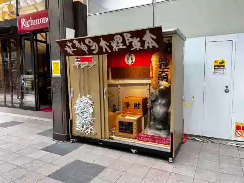 本陣狸大明神社の本殿