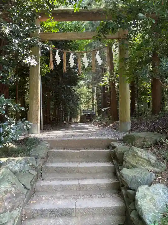 香取神宮奥宮の{uncategorized: "未分類", other: "その他", undefined: "問題あり", building: "その他建物", grave: "お墓", sacred_gate: "鳥居", guardian: "狛犬", statue: "像", buddha: "仏像", history: "歴史", nature: "自然", garden: "庭園", animal: "動物", pagoda: "塔", temizu: "手水舎", mountain_gate: "山門・神門", sanctuary: "本殿・本堂", subordinate: "末社・摂社", art: "芸術", scenery: "景色", jizo: "地蔵", ema: "絵馬", goshuin: "御朱印", omikuji: "おみくじ", items: "授与品その他", amulet: "お守り", goshuincho: "御朱印帳", eats: "食事", festival: "お祭り", votive_dance: "神楽", shichigosan: "七五三参", wedding: "結婚式", experience: "体験その他", initially: "初詣", around: "周辺", anti_infection: "感染症対策"}