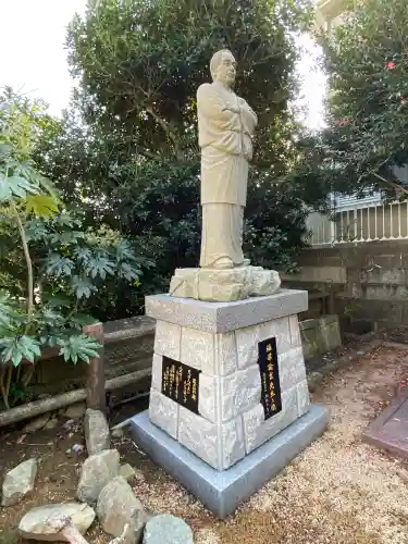 鎮西大社諏訪神社の{uncategorized: "未分類", other: "その他", undefined: "問題あり", building: "その他建物", grave: "お墓", sacred_gate: "鳥居", guardian: "狛犬", statue: "像", buddha: "仏像", history: "歴史", nature: "自然", garden: "庭園", animal: "動物", pagoda: "塔", temizu: "手水舎", mountain_gate: "山門・神門", sanctuary: "本殿・本堂", subordinate: "末社・摂社", art: "芸術", scenery: "景色", jizo: "地蔵", ema: "絵馬", goshuin: "御朱印", omikuji: "おみくじ", items: "授与品その他", amulet: "お守り", goshuincho: "御朱印帳", eats: "食事", festival: "お祭り", votive_dance: "神楽", shichigosan: "七五三参", wedding: "結婚式", experience: "体験その他", initially: "初詣", around: "周辺", anti_infection: "感染症対策"}