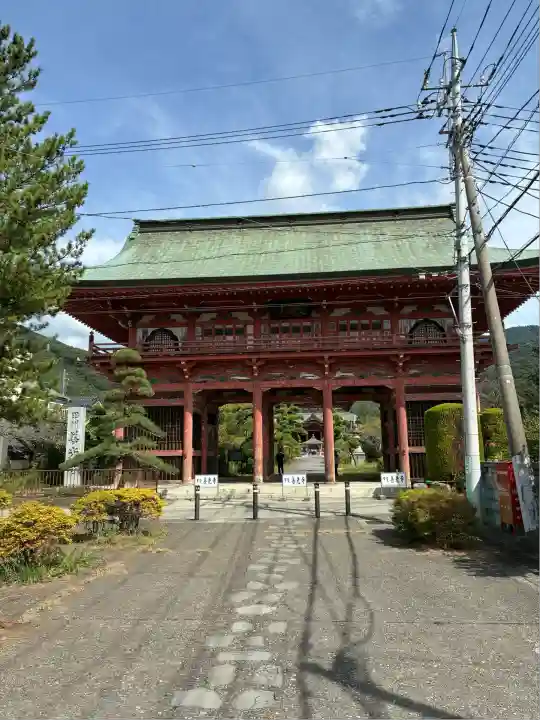 甲斐善光寺の山門・神門