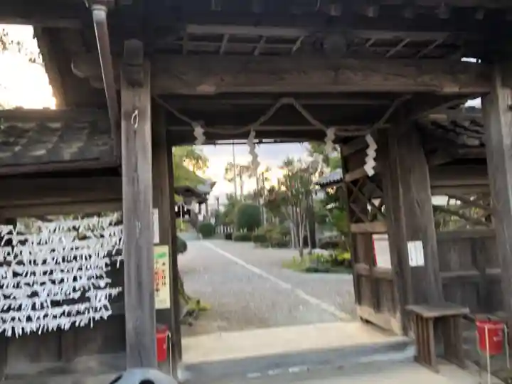 小田井縣神社の山門・神門
