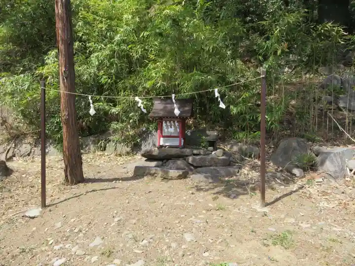 山梨岡神社の末社・摂社