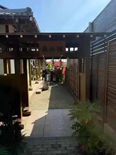 真如院の{uncategorized: "未分類", other: "その他", undefined: "問題あり", building: "その他建物", grave: "お墓", sacred_gate: "鳥居", guardian: "狛犬", statue: "像", buddha: "仏像", history: "歴史", nature: "自然", garden: "庭園", animal: "動物", pagoda: "塔", temizu: "手水舎", mountain_gate: "山門・神門", sanctuary: "本殿・本堂", subordinate: "末社・摂社", art: "芸術", scenery: "景色", jizo: "地蔵", ema: "絵馬", goshuin: "御朱印", omikuji: "おみくじ", items: "授与品その他", amulet: "お守り", goshuincho: "御朱印帳", eats: "食事", festival: "お祭り", votive_dance: "神楽", shichigosan: "七五三参", wedding: "結婚式", experience: "体験その他", initially: "初詣", around: "周辺", anti_infection: "感染症対策"}