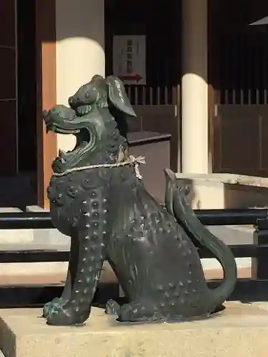 三重縣護國神社の狛犬