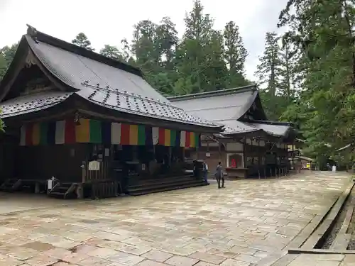 高野山金剛峯寺奥の院(和歌山県)
