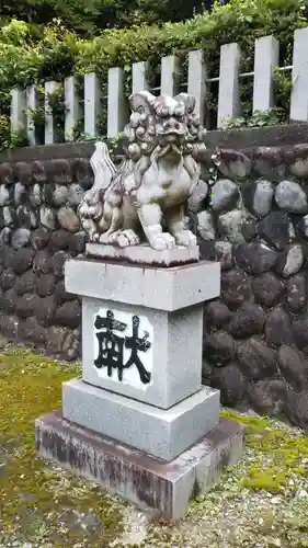 八穂神社の狛犬