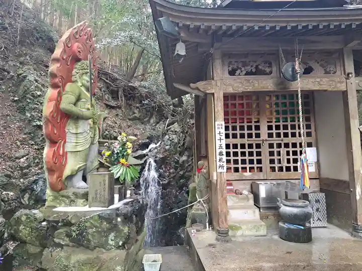 紅葉ヶ滝薬師堂(福岡県)