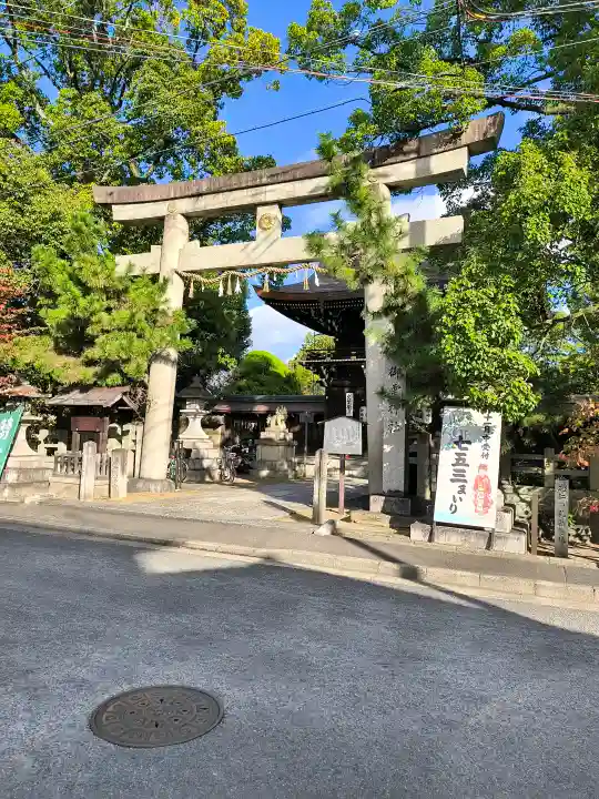 御霊神社(上御霊神社)の{uncategorized: "未分類", other: "その他", undefined: "問題あり", building: "その他建物", grave: "お墓", sacred_gate: "鳥居", guardian: "狛犬", statue: "像", buddha: "仏像", history: "歴史", nature: "自然", garden: "庭園", animal: "動物", pagoda: "塔", temizu: "手水舎", mountain_gate: "山門・神門", sanctuary: "本殿・本堂", subordinate: "末社・摂社", art: "芸術", scenery: "景色", jizo: "地蔵", ema: "絵馬", goshuin: "御朱印", omikuji: "おみくじ", items: "授与品その他", amulet: "お守り", goshuincho: "御朱印帳", eats: "食事", festival: "お祭り", votive_dance: "神楽", shichigosan: "七五三参", wedding: "結婚式", experience: "体験その他", initially: "初詣", around: "周辺", anti_infection: "感染症対策"}