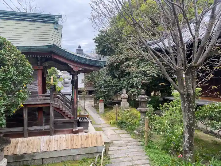 伝香寺の{uncategorized: "未分類", other: "その他", undefined: "問題あり", building: "その他建物", grave: "お墓", sacred_gate: "鳥居", guardian: "狛犬", statue: "像", buddha: "仏像", history: "歴史", nature: "自然", garden: "庭園", animal: "動物", pagoda: "塔", temizu: "手水舎", mountain_gate: "山門・神門", sanctuary: "本殿・本堂", subordinate: "末社・摂社", art: "芸術", scenery: "景色", jizo: "地蔵", ema: "絵馬", goshuin: "御朱印", omikuji: "おみくじ", items: "授与品その他", amulet: "お守り", goshuincho: "御朱印帳", eats: "食事", festival: "お祭り", votive_dance: "神楽", shichigosan: "七五三参", wedding: "結婚式", experience: "体験その他", initially: "初詣", around: "周辺", anti_infection: "感染症対策"}