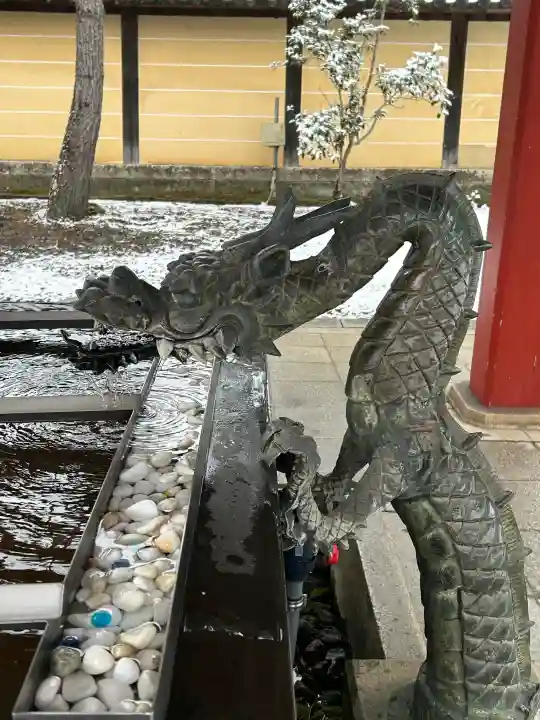 美濃國一宮 南宮大社の{uncategorized: "未分類", other: "その他", undefined: "問題あり", building: "その他建物", grave: "お墓", sacred_gate: "鳥居", guardian: "狛犬", statue: "像", buddha: "仏像", history: "歴史", nature: "自然", garden: "庭園", animal: "動物", pagoda: "塔", temizu: "手水舎", mountain_gate: "山門・神門", sanctuary: "本殿・本堂", subordinate: "末社・摂社", art: "芸術", scenery: "景色", jizo: "地蔵", ema: "絵馬", goshuin: "御朱印", omikuji: "おみくじ", items: "授与品その他", amulet: "お守り", goshuincho: "御朱印帳", eats: "食事", festival: "お祭り", votive_dance: "神楽", shichigosan: "七五三参", wedding: "結婚式", experience: "体験その他", initially: "初詣", around: "周辺", anti_infection: "感染症対策"}