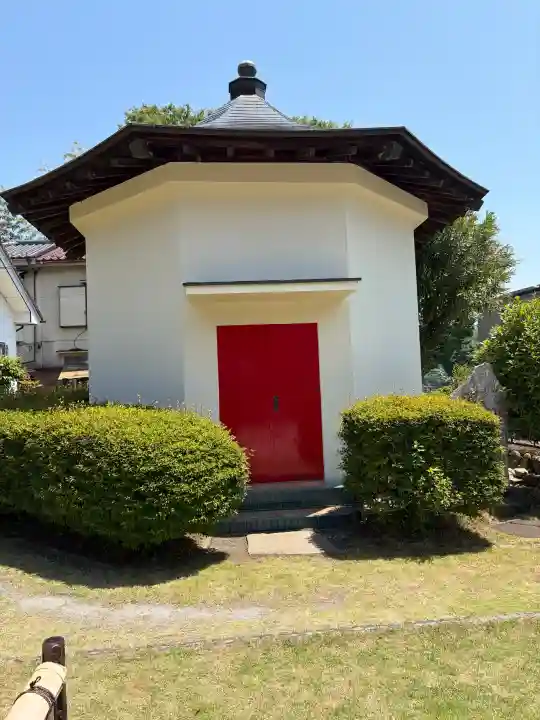 湘南寺の{uncategorized: "未分類", other: "その他", undefined: "問題あり", building: "その他建物", grave: "お墓", sacred_gate: "鳥居", guardian: "狛犬", statue: "像", buddha: "仏像", history: "歴史", nature: "自然", garden: "庭園", animal: "動物", pagoda: "塔", temizu: "手水舎", mountain_gate: "山門・神門", sanctuary: "本殿・本堂", subordinate: "末社・摂社", art: "芸術", scenery: "景色", jizo: "地蔵", ema: "絵馬", goshuin: "御朱印", omikuji: "おみくじ", items: "授与品その他", amulet: "お守り", goshuincho: "御朱印帳", eats: "食事", festival: "お祭り", votive_dance: "神楽", shichigosan: "七五三参", wedding: "結婚式", experience: "体験その他", initially: "初詣", around: "周辺", anti_infection: "感染症対策"}