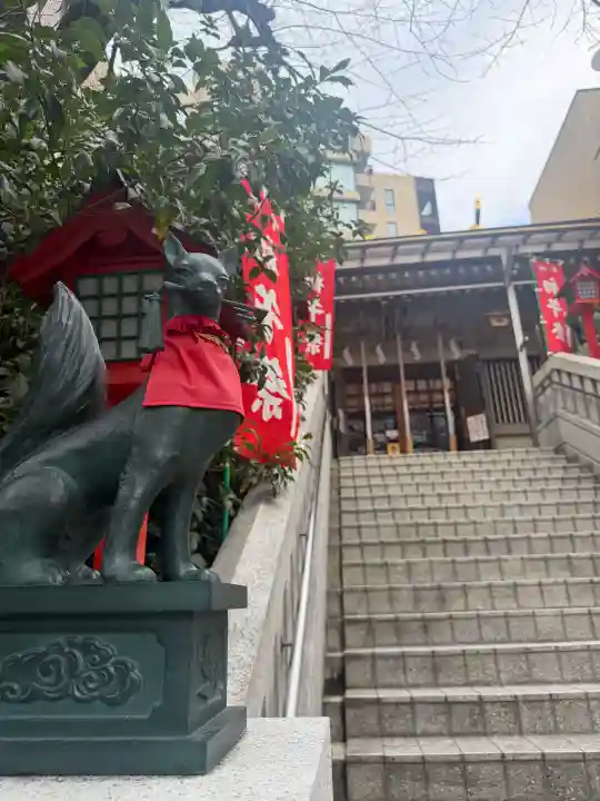 十番稲荷神社の{uncategorized: "未分類", other: "その他", undefined: "問題あり", building: "その他建物", grave: "お墓", sacred_gate: "鳥居", guardian: "狛犬", statue: "像", buddha: "仏像", history: "歴史", nature: "自然", garden: "庭園", animal: "動物", pagoda: "塔", temizu: "手水舎", mountain_gate: "山門・神門", sanctuary: "本殿・本堂", subordinate: "末社・摂社", art: "芸術", scenery: "景色", jizo: "地蔵", ema: "絵馬", goshuin: "御朱印", omikuji: "おみくじ", items: "授与品その他", amulet: "お守り", goshuincho: "御朱印帳", eats: "食事", festival: "お祭り", votive_dance: "神楽", shichigosan: "七五三参", wedding: "結婚式", experience: "体験その他", initially: "初詣", around: "周辺", anti_infection: "感染症対策"}
