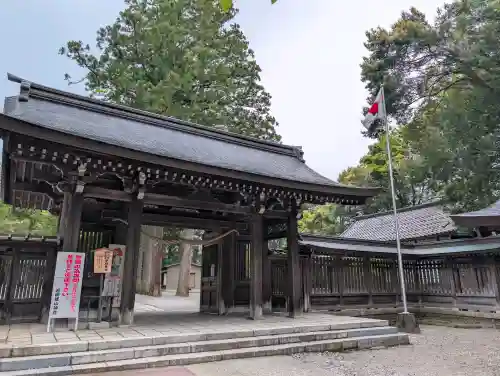 雄山神社前立社壇の{uncategorized: "未分類", other: "その他", undefined: "問題あり", building: "その他建物", grave: "お墓", sacred_gate: "鳥居", guardian: "狛犬", statue: "像", buddha: "仏像", history: "歴史", nature: "自然", garden: "庭園", animal: "動物", pagoda: "塔", temizu: "手水舎", mountain_gate: "山門・神門", sanctuary: "本殿・本堂", subordinate: "末社・摂社", art: "芸術", scenery: "景色", jizo: "地蔵", ema: "絵馬", goshuin: "御朱印", omikuji: "おみくじ", items: "授与品その他", amulet: "お守り", goshuincho: "御朱印帳", eats: "食事", festival: "お祭り", votive_dance: "神楽", shichigosan: "七五三参", wedding: "結婚式", experience: "体験その他", initially: "初詣", around: "周辺", anti_infection: "感染症対策"}