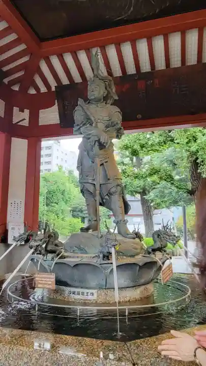 浅草寺の手水舎