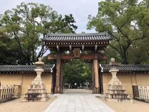 西宮神社の山門