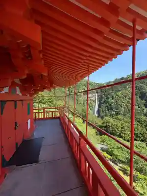 青岸渡寺の{uncategorized: "未分類", other: "その他", undefined: "問題あり", building: "その他建物", grave: "お墓", sacred_gate: "鳥居", guardian: "狛犬", statue: "像", buddha: "仏像", history: "歴史", nature: "自然", garden: "庭園", animal: "動物", pagoda: "塔", temizu: "手水舎", mountain_gate: "山門・神門", sanctuary: "本殿・本堂", subordinate: "末社・摂社", art: "芸術", scenery: "景色", jizo: "地蔵", ema: "絵馬", goshuin: "御朱印", omikuji: "おみくじ", items: "授与品その他", amulet: "お守り", goshuincho: "御朱印帳", eats: "食事", festival: "お祭り", votive_dance: "神楽", shichigosan: "七五三参", wedding: "結婚式", experience: "体験その他", initially: "初詣", around: "周辺", anti_infection: "感染症対策"}