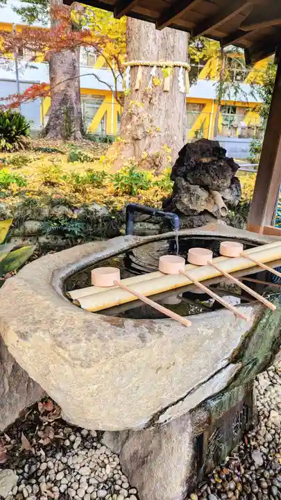 前原御嶽神社の手水舎