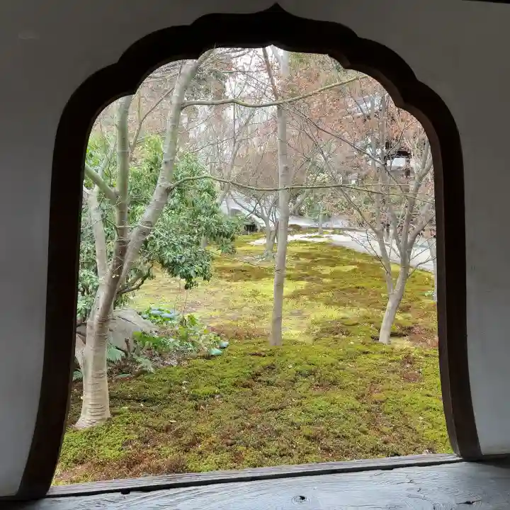 興聖寺の{uncategorized: "未分類", other: "その他", undefined: "問題あり", building: "その他建物", grave: "お墓", sacred_gate: "鳥居", guardian: "狛犬", statue: "像", buddha: "仏像", history: "歴史", nature: "自然", garden: "庭園", animal: "動物", pagoda: "塔", temizu: "手水舎", mountain_gate: "山門・神門", sanctuary: "本殿・本堂", subordinate: "末社・摂社", art: "芸術", scenery: "景色", jizo: "地蔵", ema: "絵馬", goshuin: "御朱印", omikuji: "おみくじ", items: "授与品その他", amulet: "お守り", goshuincho: "御朱印帳", eats: "食事", festival: "お祭り", votive_dance: "神楽", shichigosan: "七五三参", wedding: "結婚式", experience: "体験その他", initially: "初詣", around: "周辺", anti_infection: "感染症対策"}