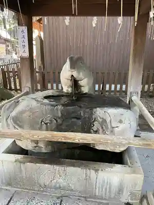 調神社の手水舎