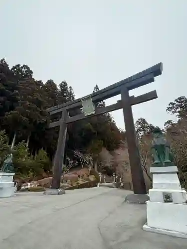 秋葉山本宮 秋葉神社 上社の{uncategorized: "未分類", other: "その他", undefined: "問題あり", building: "その他建物", grave: "お墓", sacred_gate: "鳥居", guardian: "狛犬", statue: "像", buddha: "仏像", history: "歴史", nature: "自然", garden: "庭園", animal: "動物", pagoda: "塔", temizu: "手水舎", mountain_gate: "山門・神門", sanctuary: "本殿・本堂", subordinate: "末社・摂社", art: "芸術", scenery: "景色", jizo: "地蔵", ema: "絵馬", goshuin: "御朱印", omikuji: "おみくじ", items: "授与品その他", amulet: "お守り", goshuincho: "御朱印帳", eats: "食事", festival: "お祭り", votive_dance: "神楽", shichigosan: "七五三参", wedding: "結婚式", experience: "体験その他", initially: "初詣", around: "周辺", anti_infection: "感染症対策"}