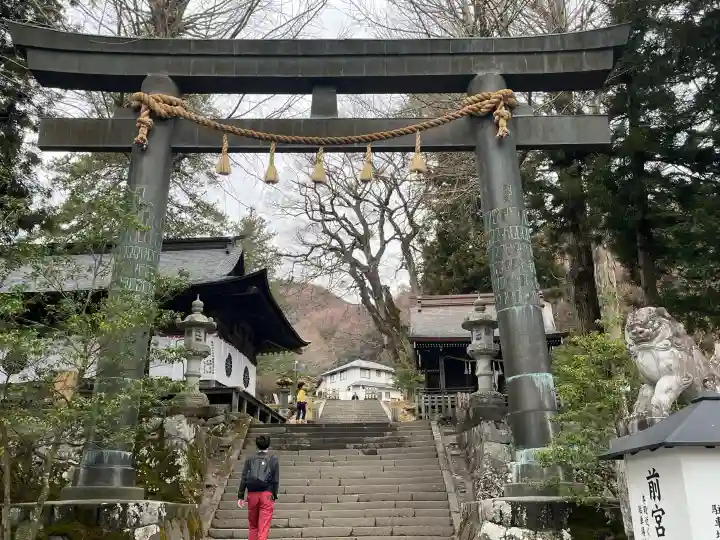 諏訪大社上社前宮の{uncategorized: "未分類", other: "その他", undefined: "問題あり", building: "その他建物", grave: "お墓", sacred_gate: "鳥居", guardian: "狛犬", statue: "像", buddha: "仏像", history: "歴史", nature: "自然", garden: "庭園", animal: "動物", pagoda: "塔", temizu: "手水舎", mountain_gate: "山門・神門", sanctuary: "本殿・本堂", subordinate: "末社・摂社", art: "芸術", scenery: "景色", jizo: "地蔵", ema: "絵馬", goshuin: "御朱印", omikuji: "おみくじ", items: "授与品その他", amulet: "お守り", goshuincho: "御朱印帳", eats: "食事", festival: "お祭り", votive_dance: "神楽", shichigosan: "七五三参", wedding: "結婚式", experience: "体験その他", initially: "初詣", around: "周辺", anti_infection: "感染症対策"}