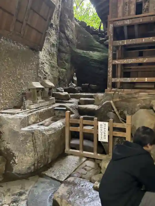 銭洗弁財天宇賀福神社の{uncategorized: "未分類", other: "その他", undefined: "問題あり", building: "その他建物", grave: "お墓", sacred_gate: "鳥居", guardian: "狛犬", statue: "像", buddha: "仏像", history: "歴史", nature: "自然", garden: "庭園", animal: "動物", pagoda: "塔", temizu: "手水舎", mountain_gate: "山門・神門", sanctuary: "本殿・本堂", subordinate: "末社・摂社", art: "芸術", scenery: "景色", jizo: "地蔵", ema: "絵馬", goshuin: "御朱印", omikuji: "おみくじ", items: "授与品その他", amulet: "お守り", goshuincho: "御朱印帳", eats: "食事", festival: "お祭り", votive_dance: "神楽", shichigosan: "七五三参", wedding: "結婚式", experience: "体験その他", initially: "初詣", around: "周辺", anti_infection: "感染症対策"}