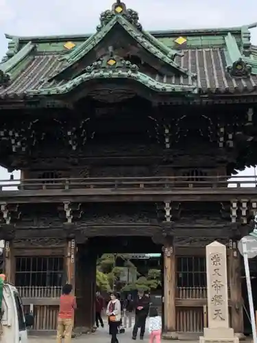 題経寺（柴又帝釈天）の山門