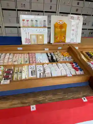 富知六所浅間神社の{uncategorized: "未分類", other: "その他", undefined: "問題あり", building: "その他建物", grave: "お墓", sacred_gate: "鳥居", guardian: "狛犬", statue: "像", buddha: "仏像", history: "歴史", nature: "自然", garden: "庭園", animal: "動物", pagoda: "塔", temizu: "手水舎", mountain_gate: "山門・神門", sanctuary: "本殿・本堂", subordinate: "末社・摂社", art: "芸術", scenery: "景色", jizo: "地蔵", ema: "絵馬", goshuin: "御朱印", omikuji: "おみくじ", items: "授与品その他", amulet: "お守り", goshuincho: "御朱印帳", eats: "食事", festival: "お祭り", votive_dance: "神楽", shichigosan: "七五三参", wedding: "結婚式", experience: "体験その他", initially: "初詣", around: "周辺", anti_infection: "感染症対策"}