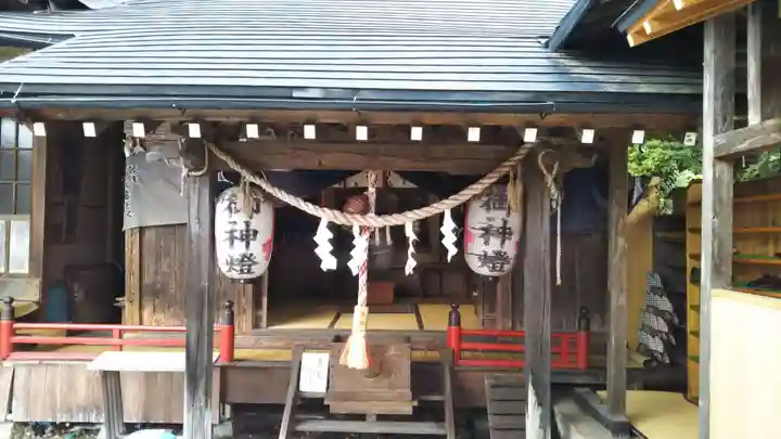 浅岸薬師神社の末社・摂社