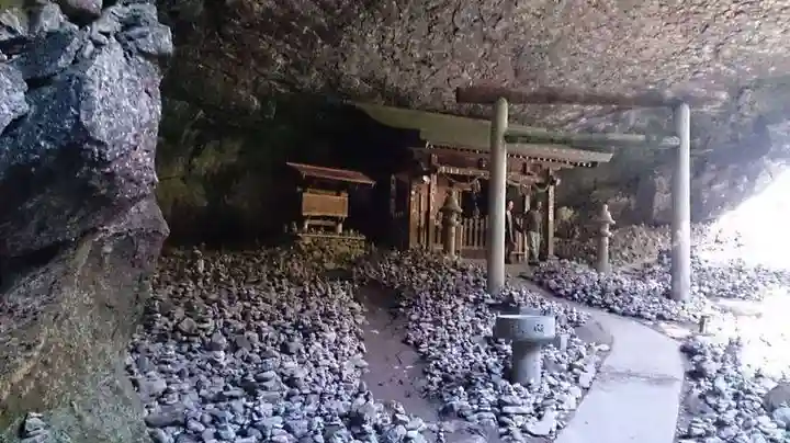 天安河原宮の本殿・本堂