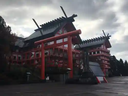 宝徳山稲荷大社の鳥居