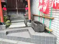 宝徳子育稲荷神社の手水舎