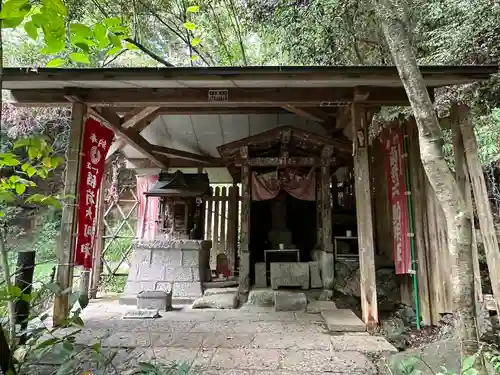 明王院（満願寺別院）の末社