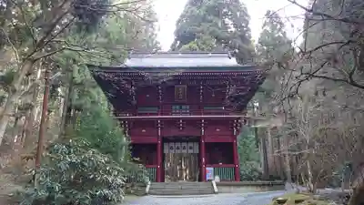 御岩神社の山門・神門