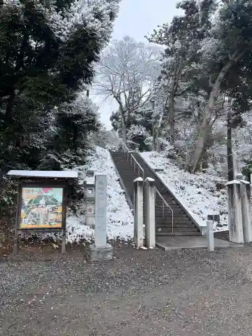 塚崎神明社の{uncategorized: "未分類", other: "その他", undefined: "問題あり", building: "その他建物", grave: "お墓", sacred_gate: "鳥居", guardian: "狛犬", statue: "像", buddha: "仏像", history: "歴史", nature: "自然", garden: "庭園", animal: "動物", pagoda: "塔", temizu: "手水舎", mountain_gate: "山門・神門", sanctuary: "本殿・本堂", subordinate: "末社・摂社", art: "芸術", scenery: "景色", jizo: "地蔵", ema: "絵馬", goshuin: "御朱印", omikuji: "おみくじ", items: "授与品その他", amulet: "お守り", goshuincho: "御朱印帳", eats: "食事", festival: "お祭り", votive_dance: "神楽", shichigosan: "七五三参", wedding: "結婚式", experience: "体験その他", initially: "初詣", around: "周辺", anti_infection: "感染症対策"}