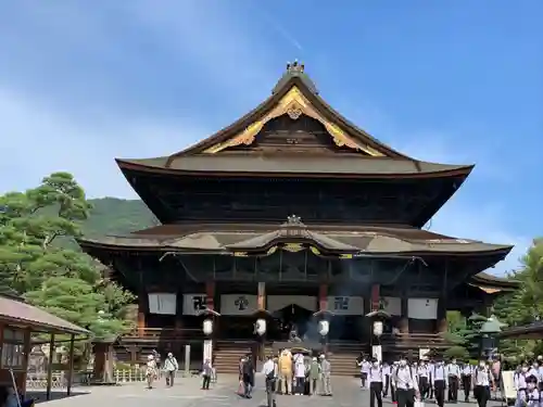 善光寺の本殿・本堂