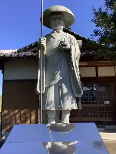 弘法大師堂の像