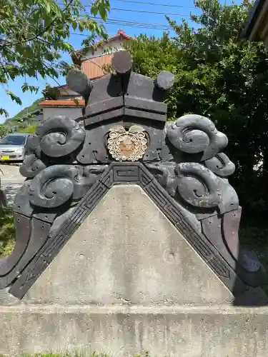 守りの神　藤基神社の{uncategorized: "未分類", other: "その他", undefined: "問題あり", building: "その他建物", grave: "お墓", sacred_gate: "鳥居", guardian: "狛犬", statue: "像", buddha: "仏像", history: "歴史", nature: "自然", garden: "庭園", animal: "動物", pagoda: "塔", temizu: "手水舎", mountain_gate: "山門・神門", sanctuary: "本殿・本堂", subordinate: "末社・摂社", art: "芸術", scenery: "景色", jizo: "地蔵", ema: "絵馬", goshuin: "御朱印", omikuji: "おみくじ", items: "授与品その他", amulet: "お守り", goshuincho: "御朱印帳", eats: "食事", festival: "お祭り", votive_dance: "神楽", shichigosan: "七五三参", wedding: "結婚式", experience: "体験その他", initially: "初詣", around: "周辺", anti_infection: "感染症対策"}