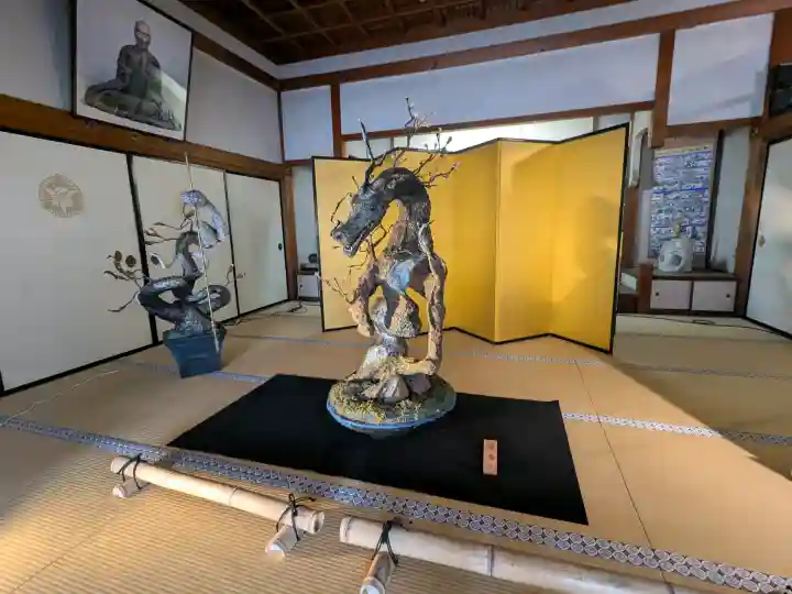 西教寺の{uncategorized: "未分類", other: "その他", undefined: "問題あり", building: "その他建物", grave: "お墓", sacred_gate: "鳥居", guardian: "狛犬", statue: "像", buddha: "仏像", history: "歴史", nature: "自然", garden: "庭園", animal: "動物", pagoda: "塔", temizu: "手水舎", mountain_gate: "山門・神門", sanctuary: "本殿・本堂", subordinate: "末社・摂社", art: "芸術", scenery: "景色", jizo: "地蔵", ema: "絵馬", goshuin: "御朱印", omikuji: "おみくじ", items: "授与品その他", amulet: "お守り", goshuincho: "御朱印帳", eats: "食事", festival: "お祭り", votive_dance: "神楽", shichigosan: "七五三参", wedding: "結婚式", experience: "体験その他", initially: "初詣", around: "周辺", anti_infection: "感染症対策"}