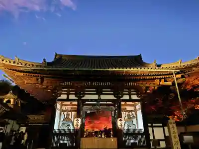 石山寺の山門・神門