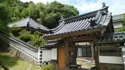 誕生寺の山門・神門