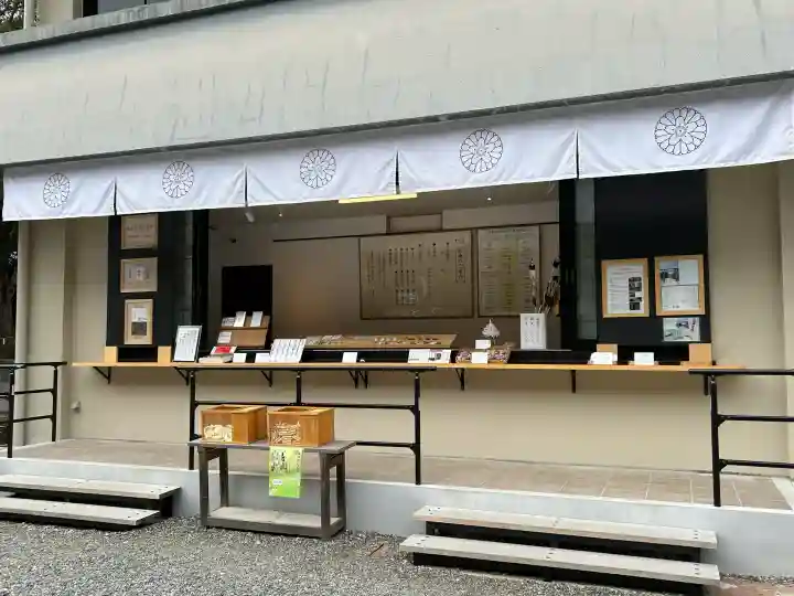 岐阜護國神社の{uncategorized: "未分類", other: "その他", undefined: "問題あり", building: "その他建物", grave: "お墓", sacred_gate: "鳥居", guardian: "狛犬", statue: "像", buddha: "仏像", history: "歴史", nature: "自然", garden: "庭園", animal: "動物", pagoda: "塔", temizu: "手水舎", mountain_gate: "山門・神門", sanctuary: "本殿・本堂", subordinate: "末社・摂社", art: "芸術", scenery: "景色", jizo: "地蔵", ema: "絵馬", goshuin: "御朱印", omikuji: "おみくじ", items: "授与品その他", amulet: "お守り", goshuincho: "御朱印帳", eats: "食事", festival: "お祭り", votive_dance: "神楽", shichigosan: "七五三参", wedding: "結婚式", experience: "体験その他", initially: "初詣", around: "周辺", anti_infection: "感染症対策"}